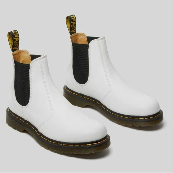 Dr. Martens 2976 Chelsea Boots White Smooth Leather - Picture 1 of 3